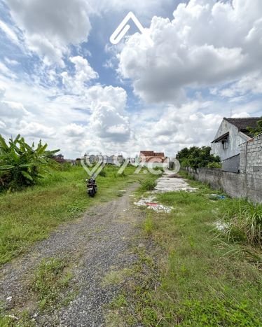 Lahan Dijual Lokasi Strategis di Yogyakarta dengan Luas 1048m2 Lahan Dijual Lokasi Strategis di Yogyakarta dengan Luas 1048m2