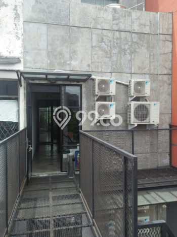 Ruko Dijual di Kebayoran Lama Jakarta Selatan dengan Luas Bangunan 240m2 Ruko Dijual di Kebayoran Lama Jakarta Selatan dengan Luas Bangunan 240m2