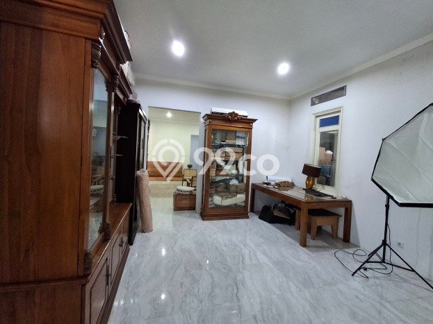 Gudang Dijual Lokasi Stratagis di Banjarsari Surakarta Cocok untuk Bisnis Gudang Dijual Lokasi Stratagis di Banjarsari Surakarta Cocok untuk Bisnis