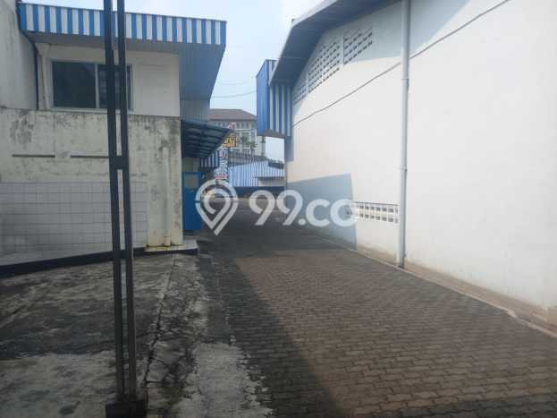 Unit Komersial Dijual di Laweyan Solo Luas Tanah 4200m2, Luas Bangunan 3000m2 Unit Komersial Dijual di Laweyan Solo Luas Tanah 4200m2, Luas Bangunan 3000m2