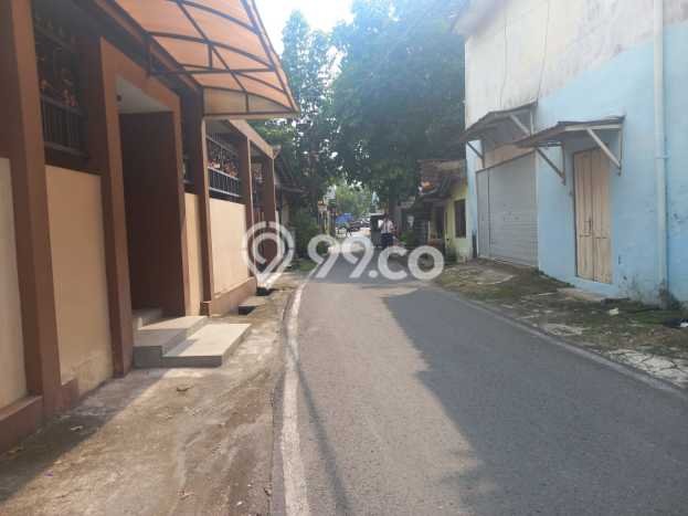 Unit Komersial Dijual di Laweyan Solo Luas Tanah 4200m2, Luas Bangunan 3000m2 Unit Komersial Dijual di Laweyan Solo Luas Tanah 4200m2, Luas Bangunan 3000m2