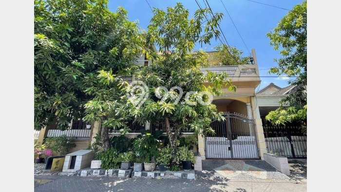 Rumah Strategis Modern Lb 200m2 di Wiyung, Surabaya Rumah Strategis Modern Lb 200m2 di Wiyung, Surabaya
