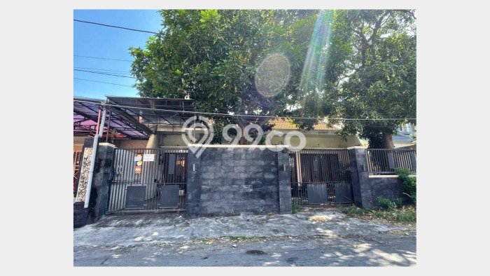 Dijual Rumah Luas Elegan Dengan View Eksklusif di Manyar, Surabaya Dijual Rumah Luas Elegan Dengan View Eksklusif di Manyar, Surabaya