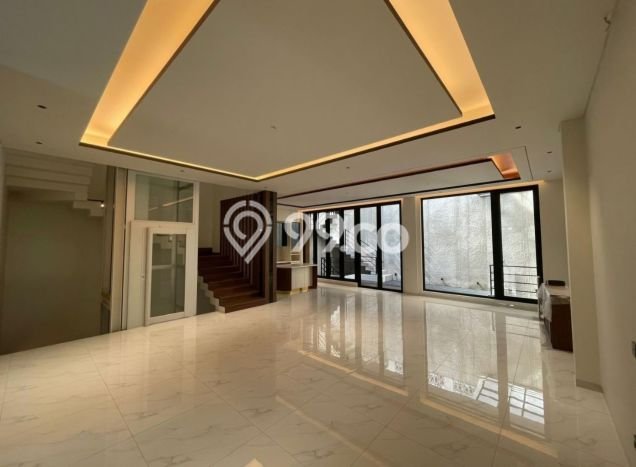 Rumah Mewah LB 550m2 Siap Huni Desain Elegan di Gading Serpong, Tangerang Rumah Mewah LB 550m2 Siap Huni Desain Elegan di Gading Serpong, Tangerang