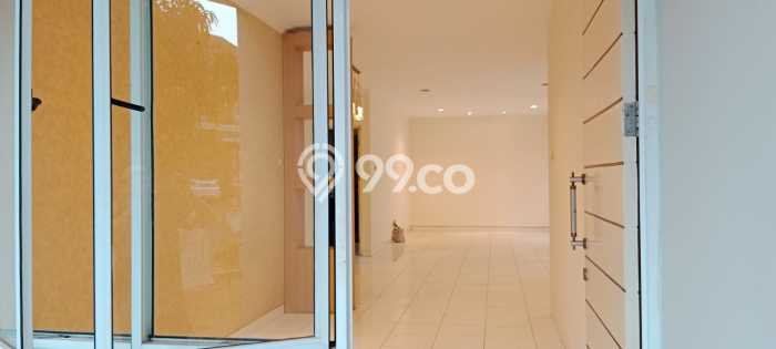 Ready to Use! Luxury House LT 200m2 Desain Elegan di Kota Wisata Ready to Use! Luxury House LT 200m2 Desain Elegan di Kota Wisata