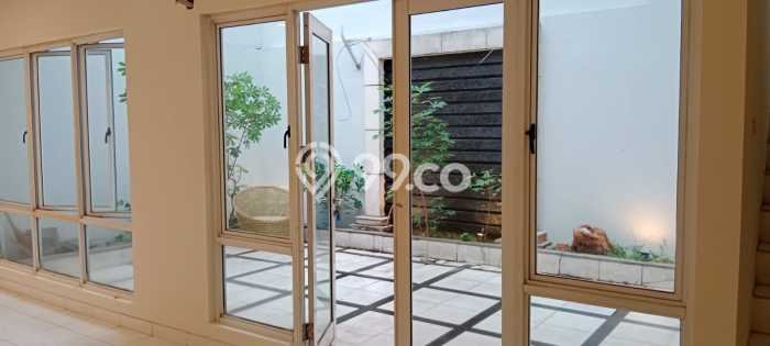 Ready to Use! Luxury House LT 200m2 Desain Elegan di Kota Wisata Ready to Use! Luxury House LT 200m2 Desain Elegan di Kota Wisata