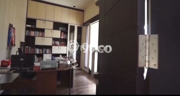 Rumah Elit LB 650m2 Siap Huni Desain Elegan di Soekarno Hatta, Malang Rumah Elit LB 650m2 Siap Huni Desain Elegan di Soekarno Hatta, Malang
