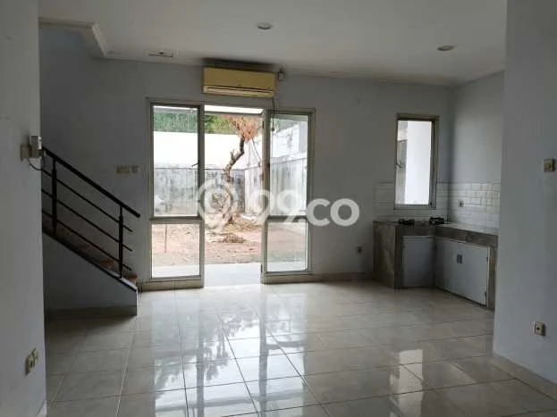 UNIT SPESIAL! Rumah di BSD Castilla, 3 KT, Akses Pusat Kota, Luas 216m² LB 200m² UNIT SPESIAL! Rumah di BSD Castilla, 3 KT, Akses Pusat Kota, Luas 216m² LB 200m²