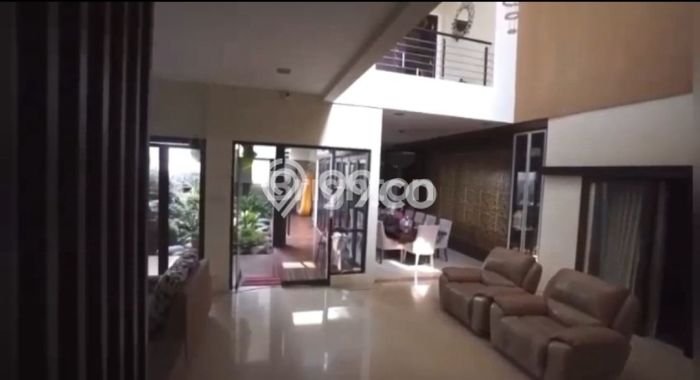 Rumah Elit LB 650m2 Siap Huni Desain Elegan di Soekarno Hatta, Malang Rumah Elit LB 650m2 Siap Huni Desain Elegan di Soekarno Hatta, Malang