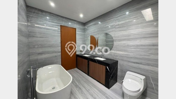 Rumah di Umalas, Badung, LT 250m² LB 270m² Rumah di Umalas, Badung, LT 250m² LB 270m²