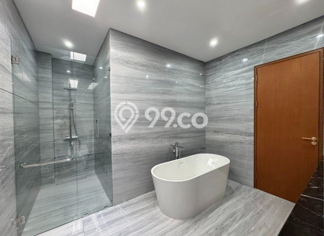 Rumah di Umalas, Badung, LT 250m² LB 270m² Rumah di Umalas, Badung, LT 250m² LB 270m²