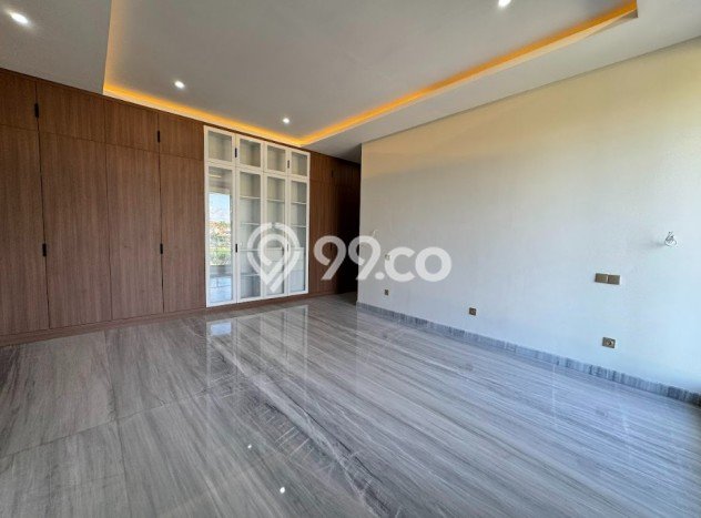 Rumah di Umalas, Badung, LT 250m² LB 270m² Rumah di Umalas, Badung, LT 250m² LB 270m²