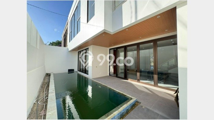 Rumah di Umalas, Badung, LT 250m² LB 270m² Rumah di Umalas, Badung, LT 250m² LB 270m²