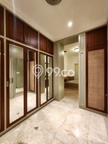 BEST DEAL! Rumah area , 6 KT, Dekat Pusat Kota, LT 1300m2m² LB 1000m2m² BEST DEAL! Rumah area , 6 KT, Dekat Pusat Kota, LT 1300m2m² LB 1000m2m²