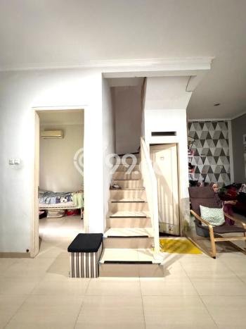 Rumah Luas Asri 3 KT Siap Pakai di Cirendeu Jakarta Selatan Rumah Luas Asri 3 KT Siap Pakai di Cirendeu Jakarta Selatan