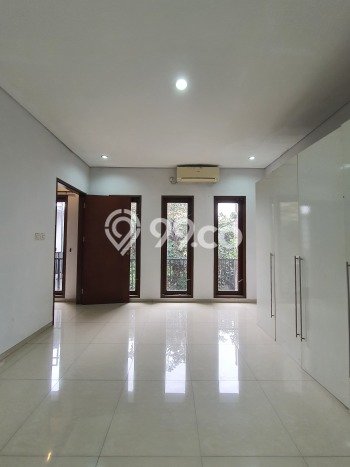 Rumah Elit Modern Siap Huni di Lebak Bulus Jakarta Selatan Rumah Elit Modern Siap Huni di Lebak Bulus Jakarta Selatan