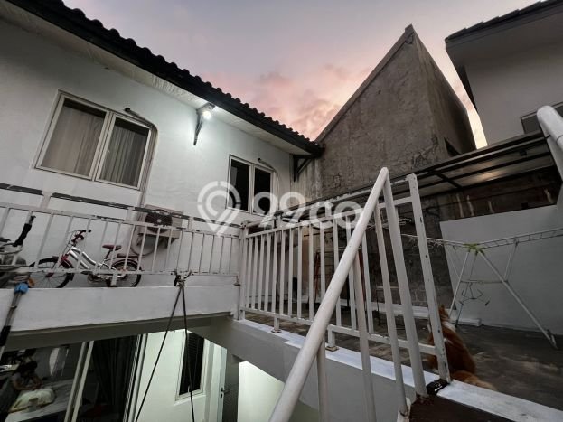 Rumah Eksklusif Dijual LT 160m2 di Ciputat Timur, Tangerang Selatan Rumah Eksklusif Dijual LT 160m2 di Ciputat Timur, Tangerang Selatan