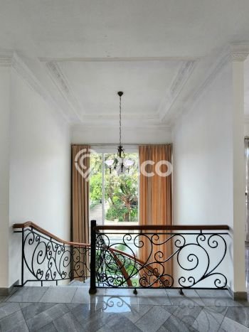 Ready to Use! Premium House LT 450m2 Desain Elegan di Ampera Ready to Use! Premium House LT 450m2 Desain Elegan di Ampera