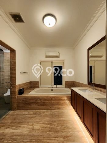BEST DEAL! Rumah area , 6 KT, Dekat Pusat Kota, LT 1300m2m² LB 1000m2m² BEST DEAL! Rumah area , 6 KT, Dekat Pusat Kota, LT 1300m2m² LB 1000m2m²