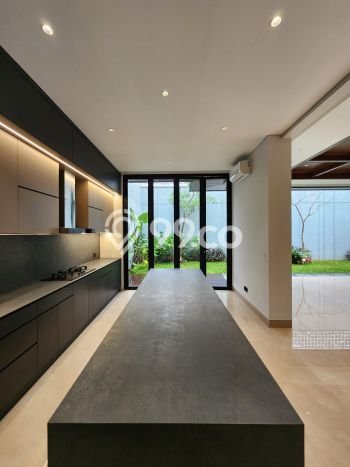 Rumah Luxury Modern Tanpa Renovasi di Kemang Jakarta Selatan Rumah Luxury Modern Tanpa Renovasi di Kemang Jakarta Selatan