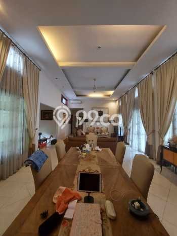Hunian Mewah LB 300m2 Siap Huni Desain Elegan di Bintaro, Tangerang Selatan Hunian Mewah LB 300m2 Siap Huni Desain Elegan di Bintaro, Tangerang Selatan