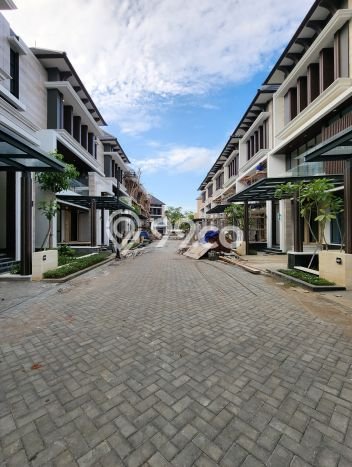 Siap Huni Rumah Mewah 5 Kamar di Cilandak Dekat ke Mana Pun Siap Huni Rumah Mewah 5 Kamar di Cilandak Dekat ke Mana Pun