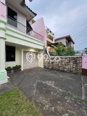 Dijual Rumah Premium dengan Fasilitas Sekitar Komplit di Kebon Jeruk, Jakarta Barat Dijual Rumah Premium dengan Fasilitas Sekitar Komplit di Kebon Jeruk, Jakarta Barat