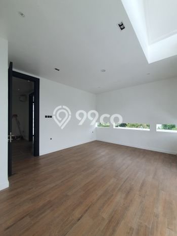 Ready to Use! Luxury House LT 210m2 Desain Elegan di Bintaro Ready to Use! Luxury House LT 210m2 Desain Elegan di Bintaro