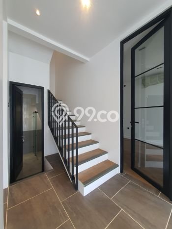 Ready to Use! Luxury House LT 210m2 Desain Elegan di Bintaro Ready to Use! Luxury House LT 210m2 Desain Elegan di Bintaro