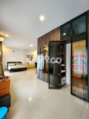 Siap Huni Rumah Mewah 4 Kamar di Pancoran Dekat ke Mana Saja Siap Huni Rumah Mewah 4 Kamar di Pancoran Dekat ke Mana Saja