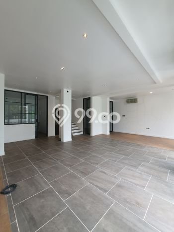 Ready to Use! Luxury House LT 210m2 Desain Elegan di Bintaro Ready to Use! Luxury House LT 210m2 Desain Elegan di Bintaro