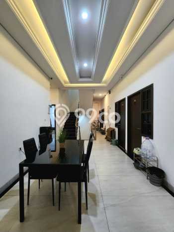 Dijual Kost di Kawasan Kebayoran Baru, Jakarta Selatan, Spesifikasi 33 KT, 33 KM, 800m2 Dijual Kost di Kawasan Kebayoran Baru, Jakarta Selatan, Spesifikasi 33 KT, 33 KM, 800m2