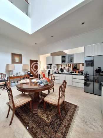 Rumah Elit Modern Tanpa Renovasi di Lebak Bulus Jakarta Selatan Rumah Elit Modern Tanpa Renovasi di Lebak Bulus Jakarta Selatan