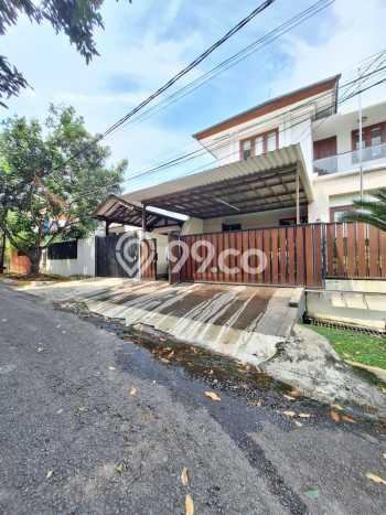 Rumah Elit Modern Tanpa Renovasi di Lebak Bulus Jakarta Selatan Rumah Elit Modern Tanpa Renovasi di Lebak Bulus Jakarta Selatan