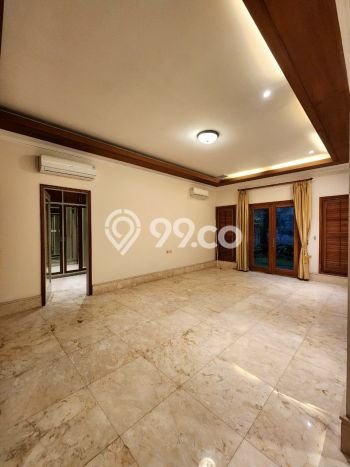 BEST DEAL! Rumah area , 6 KT, Dekat Pusat Kota, LT 1300m2m² LB 1000m2m² BEST DEAL! Rumah area , 6 KT, Dekat Pusat Kota, LT 1300m2m² LB 1000m2m²