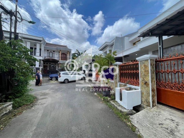 Rumah Mewah LB 260m2 Siap Huni Desain Elegan di Pondok Bambu, Jakarta Timur Rumah Mewah LB 260m2 Siap Huni Desain Elegan di Pondok Bambu, Jakarta Timur