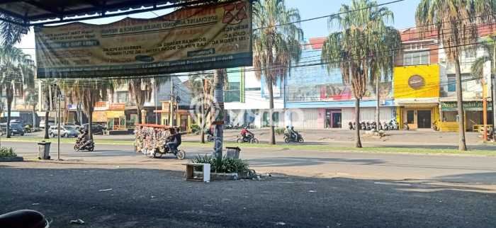 LOKASI STRATEGIS! Ruko Kawasan , Luas 170m2m², Area Komersial, Jalan Utama LOKASI STRATEGIS! Ruko Kawasan , Luas 170m2m², Area Komersial, Jalan Utama