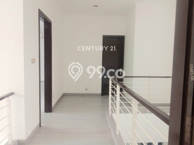 Rumah Mewah LB 220m2 Siap Huni Desain Elegan di BSD City, Tangerang Rumah Mewah LB 220m2 Siap Huni Desain Elegan di BSD City, Tangerang