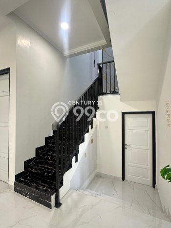 Rumah Mewah LB 140m2 Siap Huni Desain Elegan di BSD City, Tangerang Rumah Mewah LB 140m2 Siap Huni Desain Elegan di BSD City, Tangerang