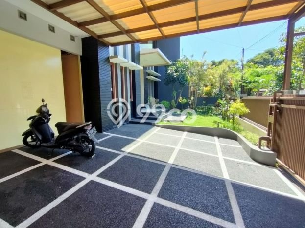 Rumah Mewah Siap Huni LT 375m2 di Batununggal, Bandung Rumah Mewah Siap Huni LT 375m2 di Batununggal, Bandung
