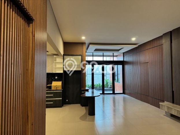 Disewakan! Rumah 3 Kamar Tidur &
2 Kamar Mandi di Mekar Wangi, Bandung Disewakan! Rumah 3 Kamar Tidur &
2 Kamar Mandi di Mekar Wangi, Bandung