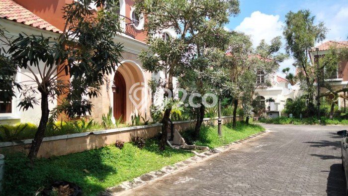 Rumah Luxury Modern Siap Huni di Maguwoharjo Yogyakarta Rumah Luxury Modern Siap Huni di Maguwoharjo Yogyakarta