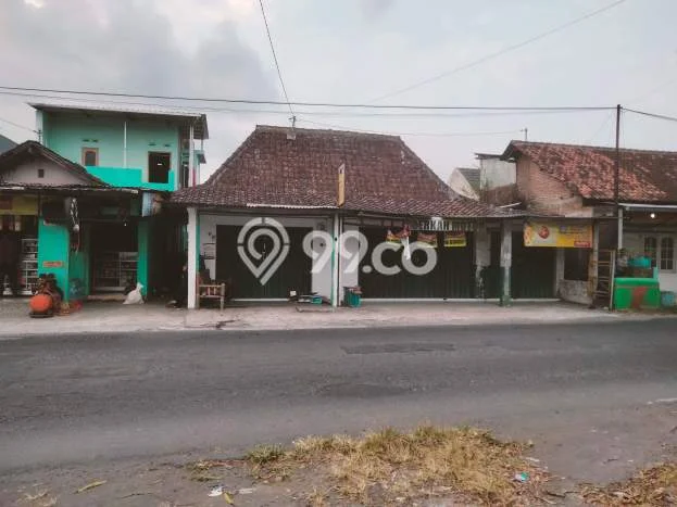 Area Ramai! Komersial Dijual di Ngaglik untuk Bisnis Luas Bangunan 150m2 Area Ramai! Komersial Dijual di Ngaglik untuk Bisnis Luas Bangunan 150m2