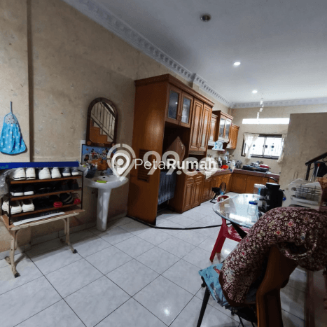 KEUNTUNGAN BERLIPAT! Ruko di Medan Area, Luas 303m², Lokasi Mainroad KEUNTUNGAN BERLIPAT! Ruko di Medan Area, Luas 303m², Lokasi Mainroad