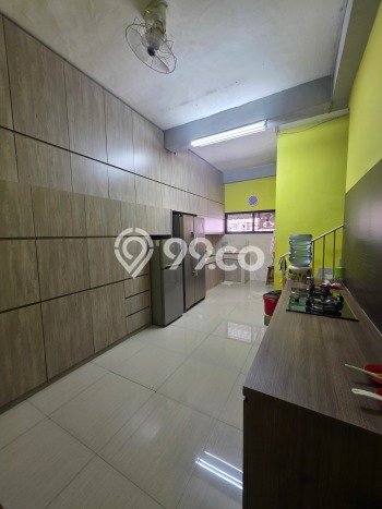 Ruko Dijual di Jakarta Barat LT 95m2 & LB 285m2 Lokasi Terbaik! Ruko Dijual di Jakarta Barat LT 95m2 & LB 285m2 Lokasi Terbaik!