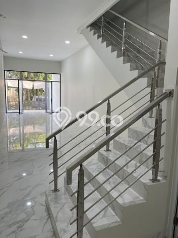 Dijual! Ruko di Jelambar Jakarta Barat LT 90m2 / LB 250m2 Kawasan Bisnis Dijual! Ruko di Jelambar Jakarta Barat LT 90m2 / LB 250m2 Kawasan Bisnis