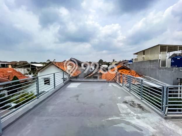 Rumah Modern Cantik 5 KT Bisa Langsung Pindah di Jagakarsa Rumah Modern Cantik 5 KT Bisa Langsung Pindah di Jagakarsa