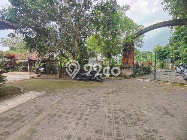 Dijual Cepat Rumah dengan Luas Tanah 3300m² dan Luas Bangunan 1000m² di Kawasan Singapadu, Gianyar Dijual Cepat Rumah dengan Luas Tanah 3300m² dan Luas Bangunan 1000m² di Kawasan Singapadu, Gianyar