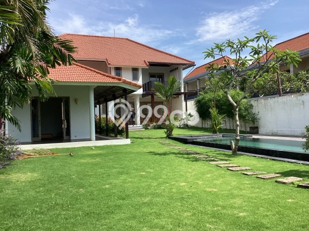 FOR RENT! Gudang di Seminyak Cocok untuk Bisnis 200m2 FOR RENT! Gudang di Seminyak Cocok untuk Bisnis 200m2