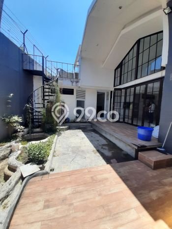 Rumah Mewah LB 350m2 Siap Pakai Desain Elegan di Setra Murni, Bandung Rumah Mewah LB 350m2 Siap Pakai Desain Elegan di Setra Murni, Bandung